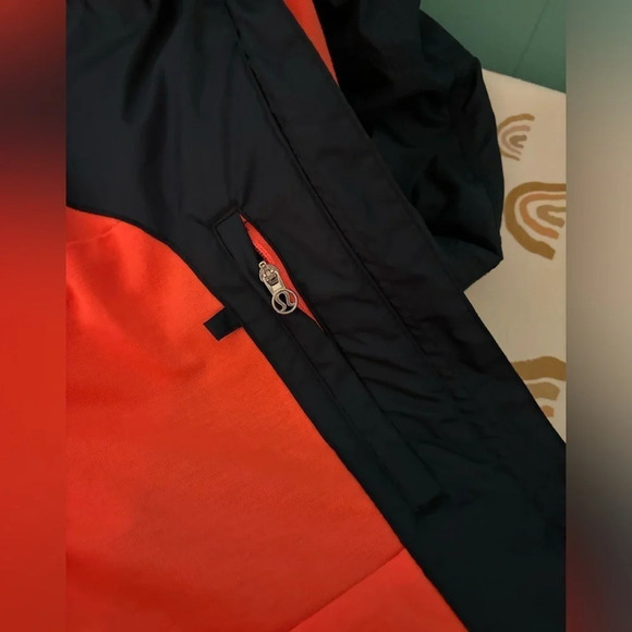 Lululemon Run: Get Up‎ And Glow Jacket *Reflective 4 light flare inkwell hooded - Picture 7 of 10